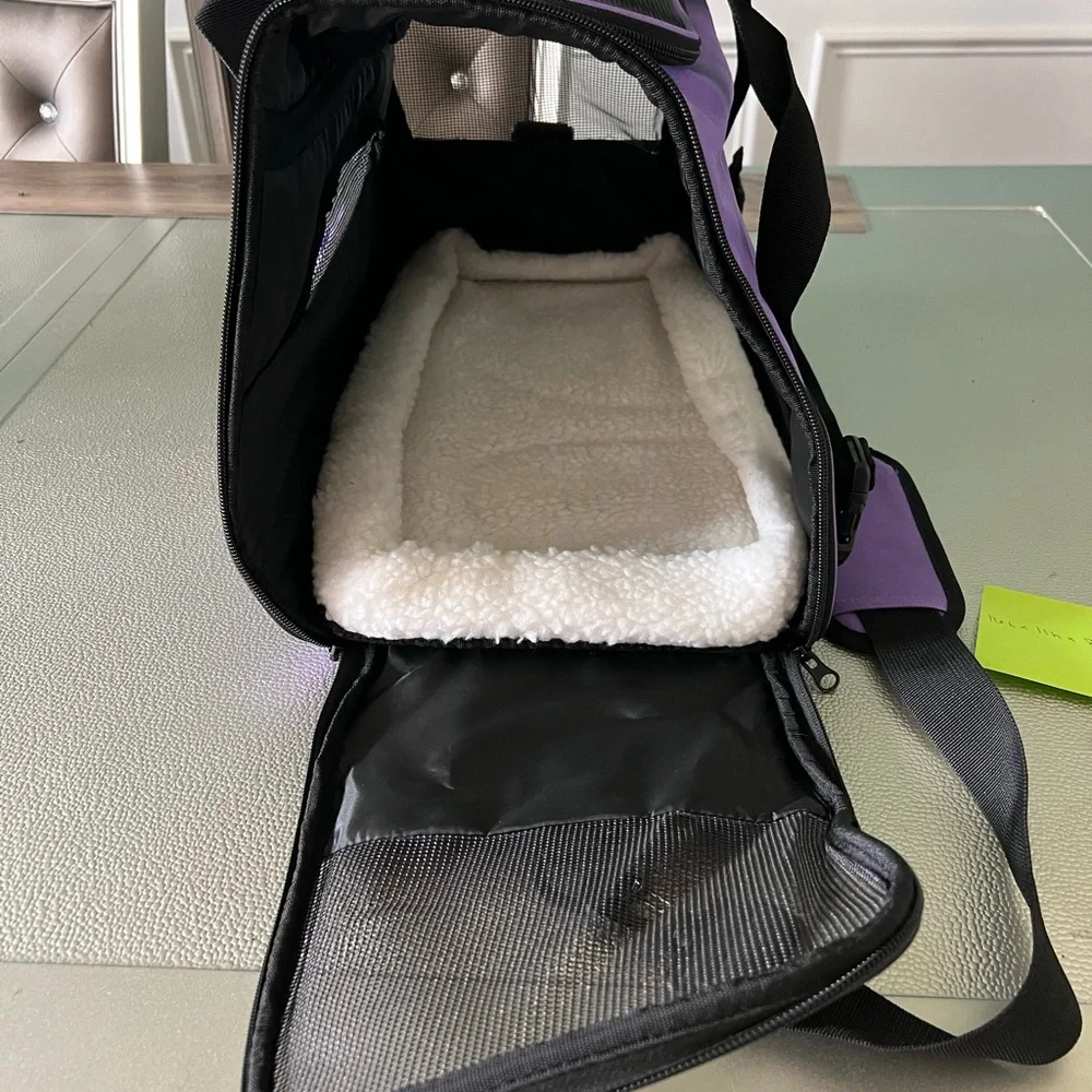 Purple dog/cat carrier. Size S-M. New.